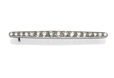 Lot 222 - An Early 20th Century Diamond Bar Brooch, the graduated old cut diamonds in white claw...