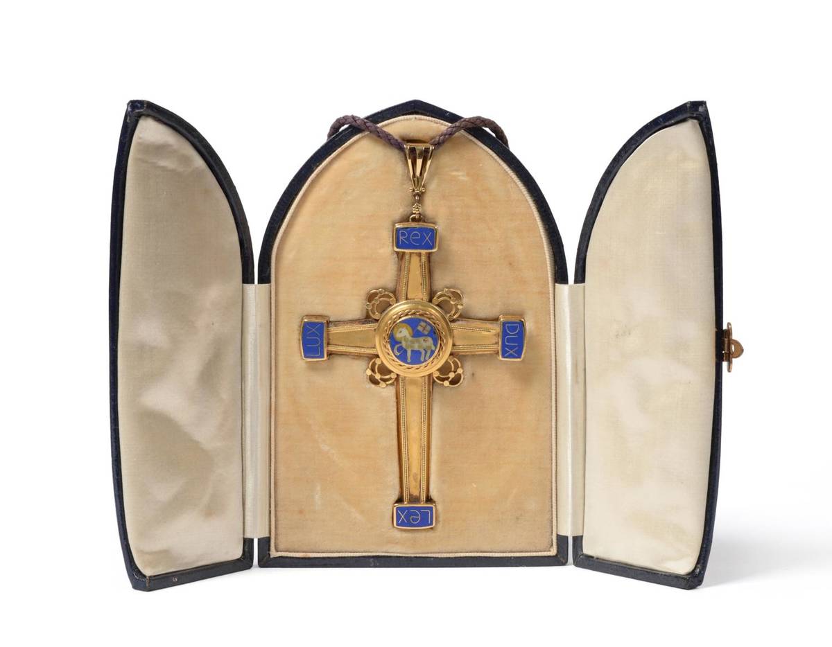 Lot 539 - Winifred May Whiteside (b.c.1901): An Arts & Crafts Gold Pendant Cross, circa 1920, the central...