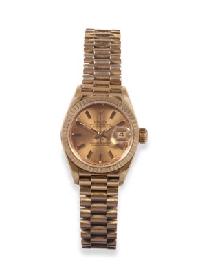 Lot 118 - A Lady's 18ct Gold Automatic Calendar Centre Seconds Wristwatch, signed Rolex, Oyster...