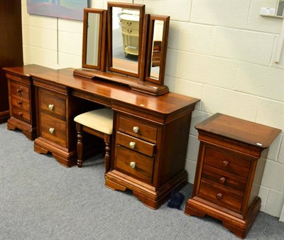 Lot 1040 - A Reproduction Mahogany Bedroom Suite by Willis & Gambier, comprising: a 6' sleigh bed, a pair...