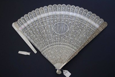 Lot 382 - A Circa 1790's Finely Carved and Pierced Chinese Ivory Brisé Fan, Qing Dynasty, the central...
