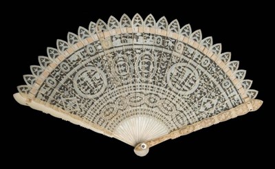 Lot 451 - A Fine and Unusual Early Chinese Carved Ivory Brisé Fan, Qing Dynasty, the twenty-five inner...