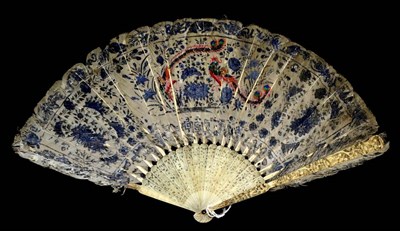 Lot 454 - A Chinese Carved Ivory Fan, Qing Dynasty, mounted with white feathers painted strikingly in blue, a