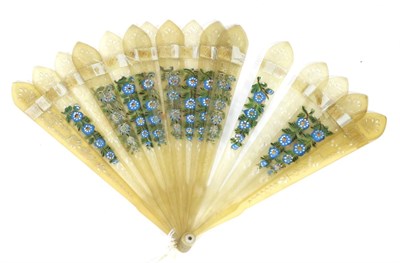 Lot 136 - An Early 19th Century Brisé Fan, of pale horn, twenty one inner sticks and two guards with pointed