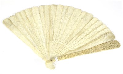 Lot 187 - A Large 19th Century Chinese Carved Ivory Brisé Fan, Qing Dynasty, the guards heavily carved...