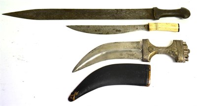 Lot 109 - A Late 19th Century Arab Jambiya, the 20cm curved double edge steel blade with raised medial ridge