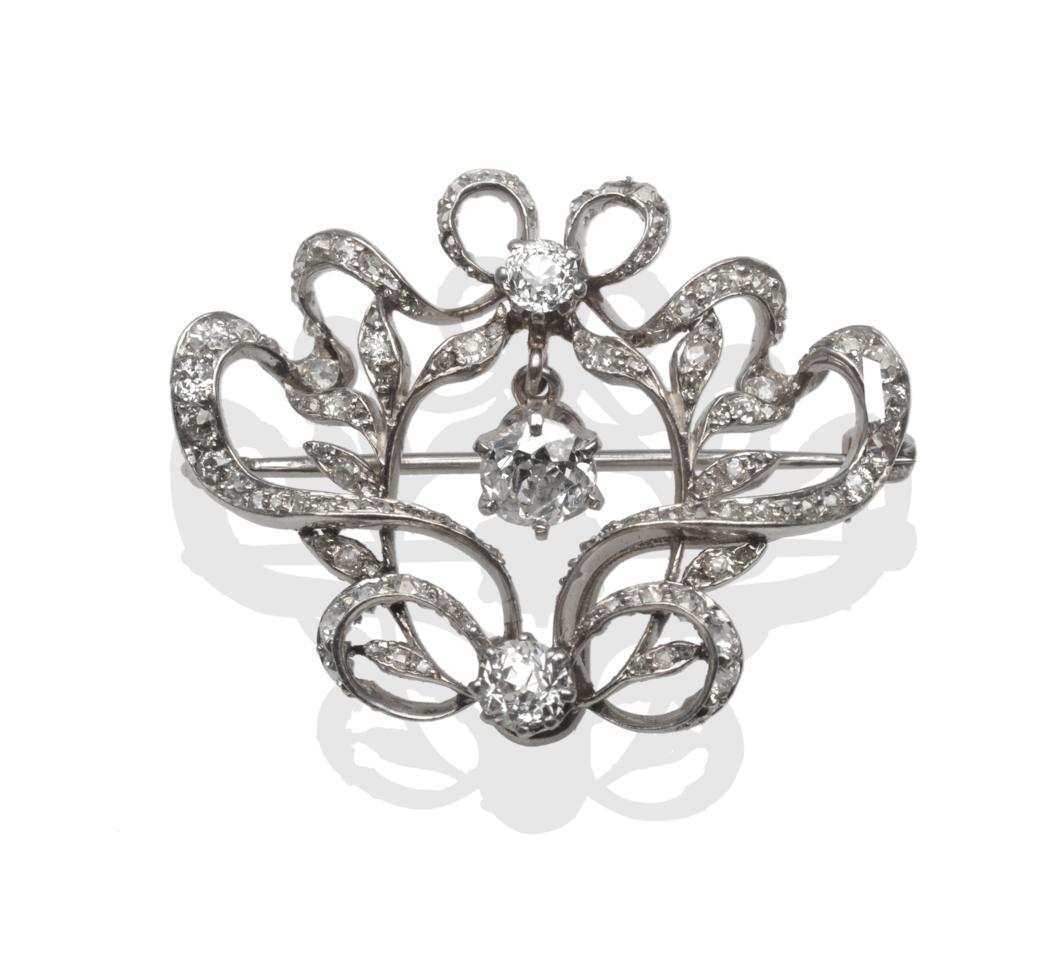 Lot 171 - An Early 20th Century Diamond Brooch, the entwined frame set throughout with old cut and...