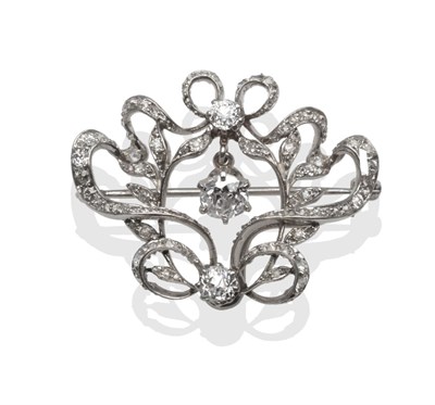 Lot 171 - An Early 20th Century Diamond Brooch, the entwined frame set throughout with old cut and...