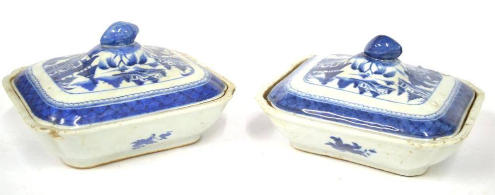 Lot 168 - A Pair of Chinese Porcelain Vegetable Tureens and Covers, en suite to the preceding lot, 24cm wide