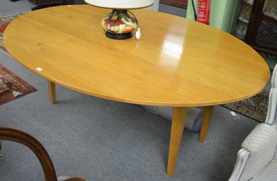 Lot 1298 - An oak drop leaf wake table by Batheaston