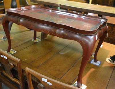 Lot 1349 - A chinoiserie lacquered coffee table