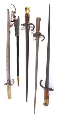 Lot 262 - A French M1866 Chassepot Yataghan Sword Bayonet, stamped maker's mark for Gebruder Weyersberg,...