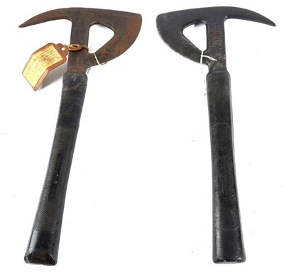 Lot 308 - A Second World War RAF Escape Axe, the head dated 1939 and with Air Ministry crown, with rubber...