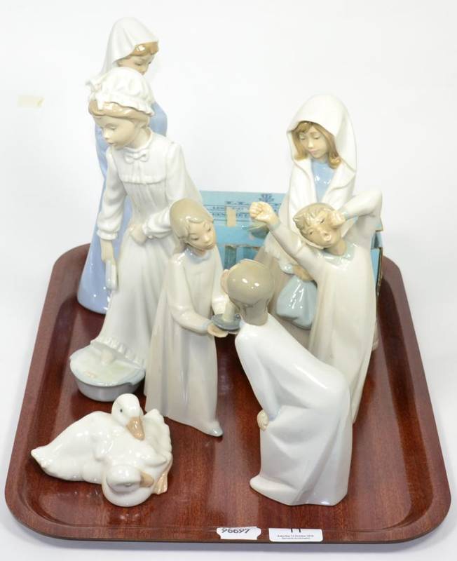 Lot 11 - A quantity of Lladro and Nao figures