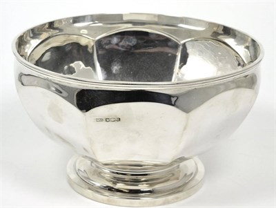 Lot 22 - A silver bowl, George Howson, Sheffield 1921, with panelled sides, 20.5cm diameter, 15ozt