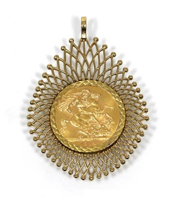 Lot 59 - A 1974 gold sovereign, in 9 carat gold pendant mount