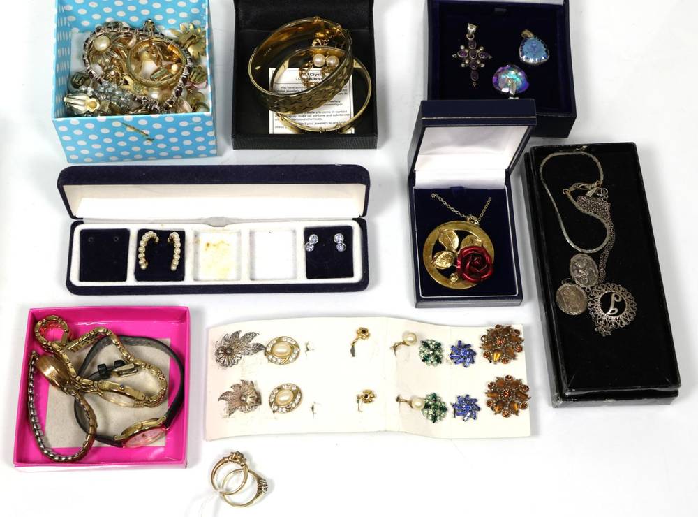 Lot 96 - Two 9 carat gold dress rings; a lady's Rotary wristwatch; and costume jewellery