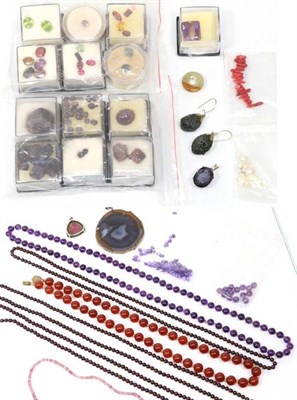 Lot 248 - A quantity of loose gem stones and beads, including garnet, spinel, tourmaline, amethyst and...