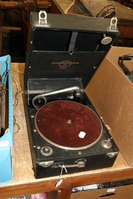 Lot 1110 - Columbia Grafonola Portable Gramophone