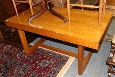 Lot 1195 - Golden oak table