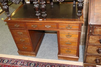 Lot 1200 - Edwardian pedestal desk