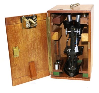 Lot 1101 - C Baker (London) Stereo Microscope no.20056, black lacquered stand, fine/course focussing in...