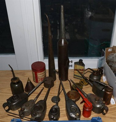 Lot 1186 - Various K Oil Cans and other related items