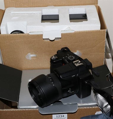Lot 1234 - Leica V Lux 1 Camera with DC Vario Elmarit f2.8 lens together with a Leica Pradovit P150...