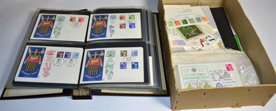 Lot 24 - Box Of Covers - Some are signed including Alf Ramsey, 1977 Australia Cricket Team, Ship Mail...