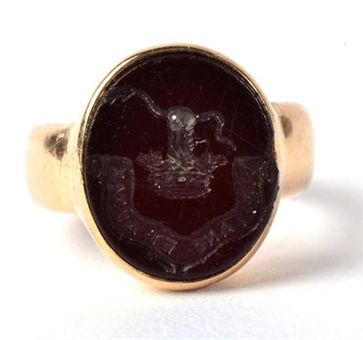 Lot 283 - An intaglio signet ring, a carnelian plaque engraved with a crest with moto 'Vigilans et...