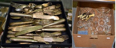 Lot 472 - A group of mixed silver items consisting of, set of six Newcastle tea spoons by Clement...