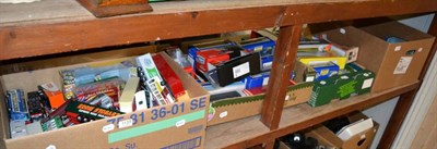 Lot 1133 - A collection of Diecast buses and commercial vehicles, many with original boxes (four boxes)