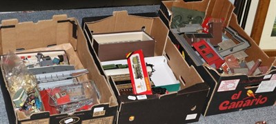 Lot 1161 - Hornby Railways OO gauge R866 class B12 LNER locomotive (boxed), together with unboxed Flying...