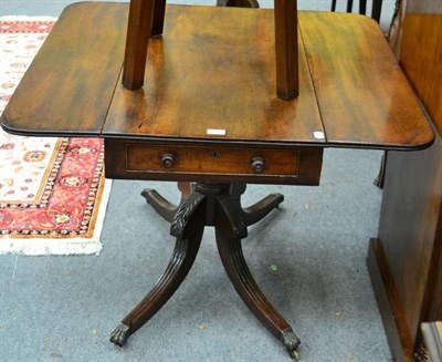 Lot 1347 - An early 19th century mahogany Pembroke table