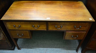 Lot 1368 - An Edwardian mahogany kneehole desk