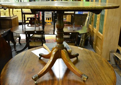 Lot 1405 - An early 19th century mahogany tripod table