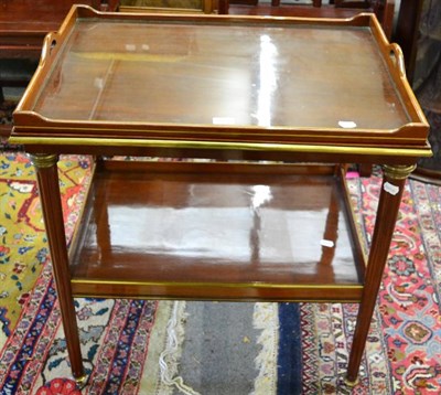 Lot 1423 - A reproduction tray top occasional table