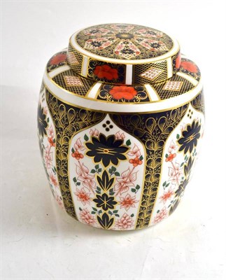 Lot 69 - Royal Crown Derby 'Imari' pattern 1128 ginger jar and lid