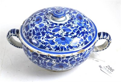 Lot 286 - 18th century Delft ware porringer