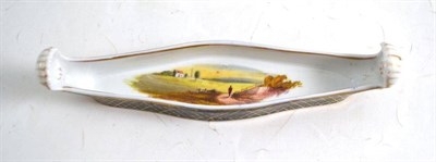 Lot 339 - Scarce Chamberlain Worcester shell and canoe pen tray