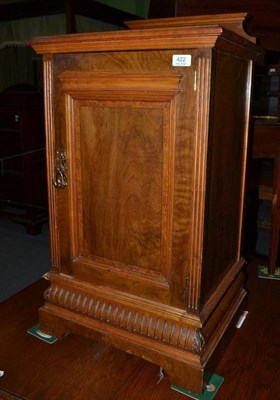 Lot 422 - Edwardian walnut pot cupboard