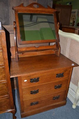 Lot 479 - Oak dressing table