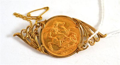 Lot 9 - A 1908 full sovereign in a 9ct gold brooch mount