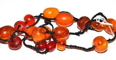 Lot 22 - An amber necklace