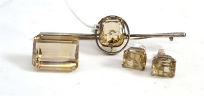Lot 52 - Topaz brooch, earring and loose stone