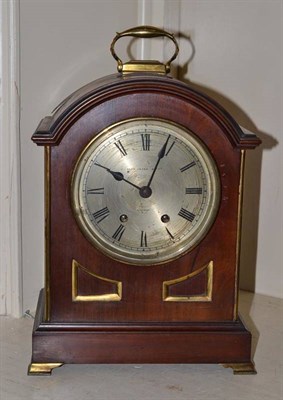 Lot 100 - A mahogany cased mantel clock