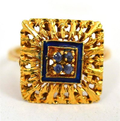 Lot 112 - A 14ct gold sapphire ring