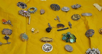 Lot 127 - A collection of mostly silver brooches and a small early 19th century shagreen case