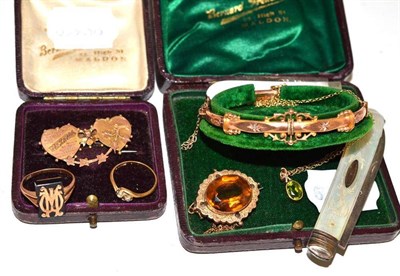 Lot 131 - A 9ct gold bangle, brooch, two rings, stamped '9CT and '18', 9ct gold pendant on chain and a plated