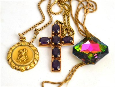 Lot 146 - A 9ct gold pendant on chain, a 9ct gold crucifix pendant on chain and a 9ct gold chain